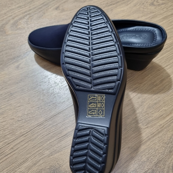 [BUNDLE!] Three Sandals, One Price  Women's Casual Blue, Black and Pink Size 7 - Picture 5 of 16